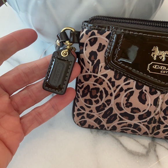 Coach wristlet - Picture 7 of 9